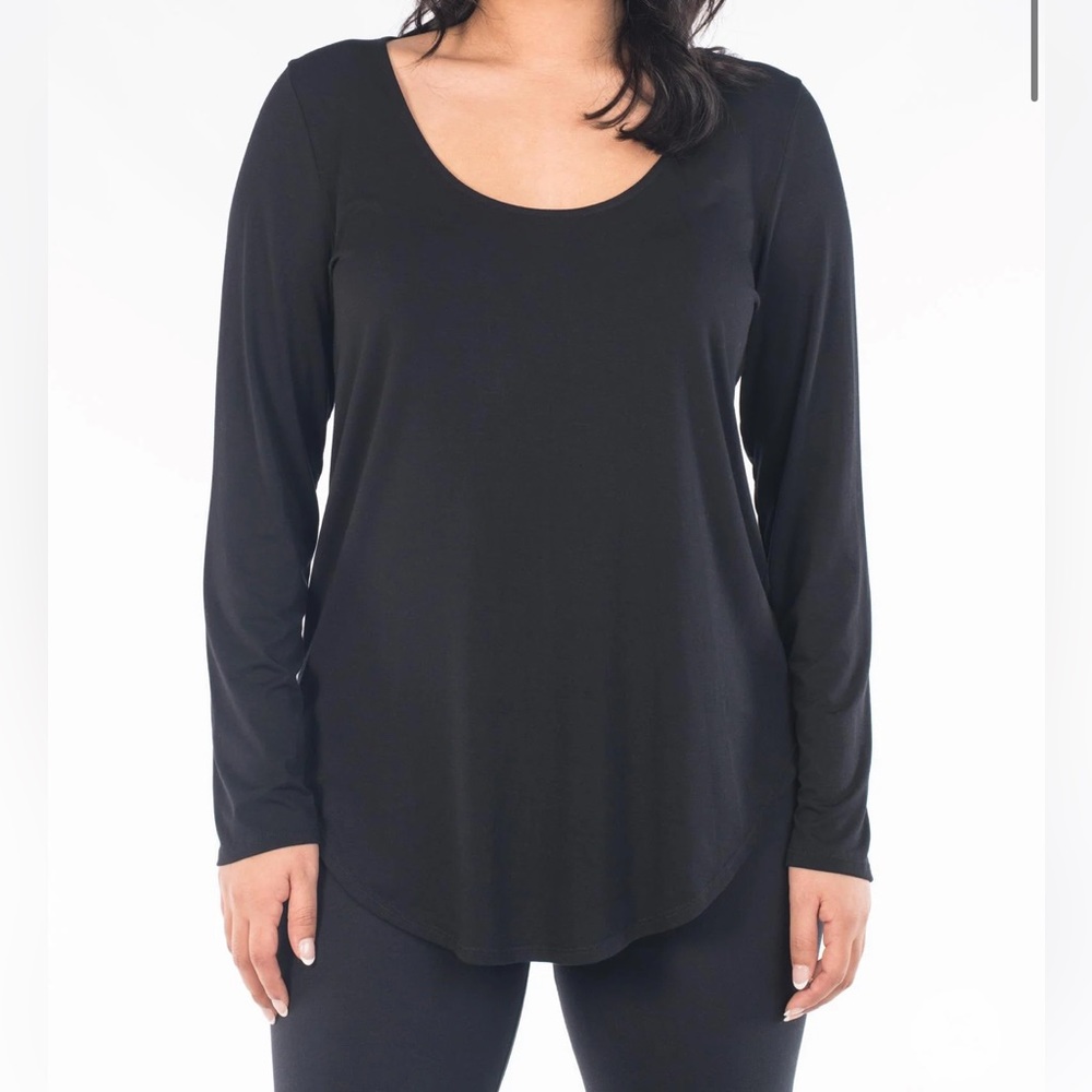 Like New SweetLegs Sweet Tops Classic Long Sleeve Black Scooped Hem Tunic Top